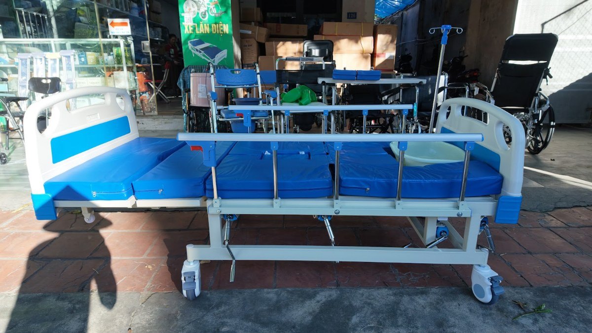Giường y tế 4 tay quay đa năng