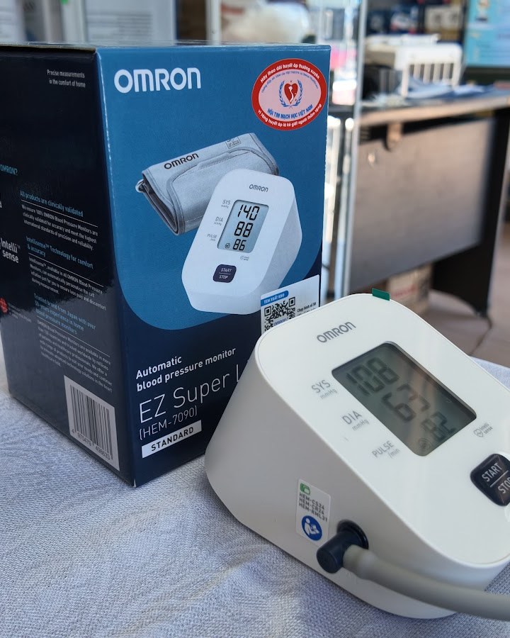 Máy đo huyết áp bắp tay Omron 7090 — ảnh 4