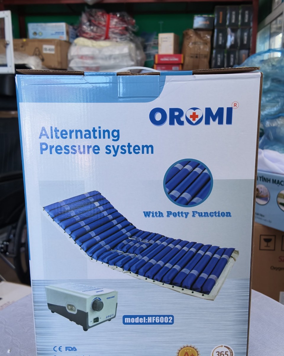 Đệm hơi chống loét có bô vệ sinh OROMI HF6002 — ảnh 3